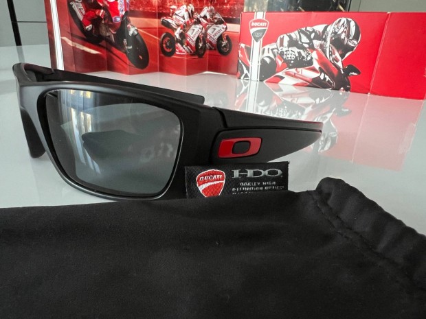 Elad Oakley Ducati Fuel Cell napszemveg!