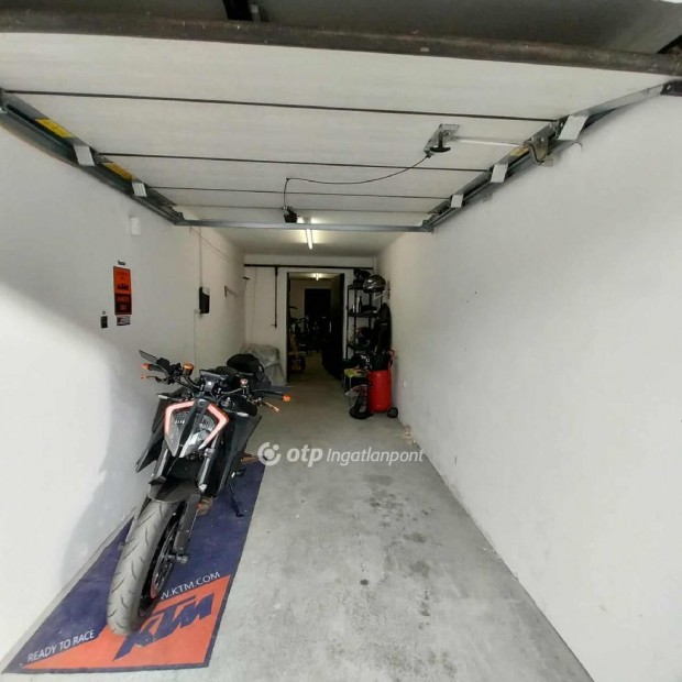 Elad� �n�ll� gar�zs, Ny�regyh�za