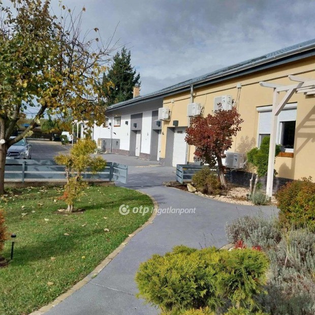 Elad� �n�ll� gar�zs, Ny�regyh�za