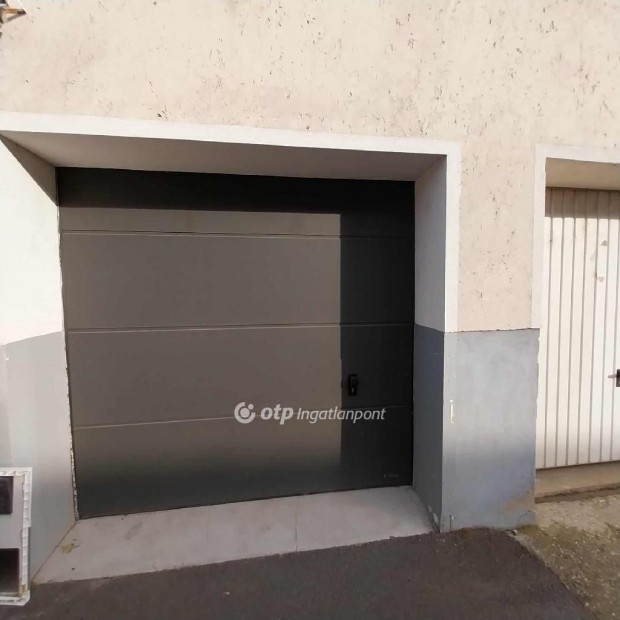 Elad� �n�ll� gar�zs, Ny�regyh�za