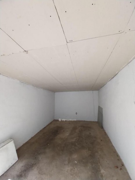 Elad� �n�ll� gar�zs, Ny�regyh�za