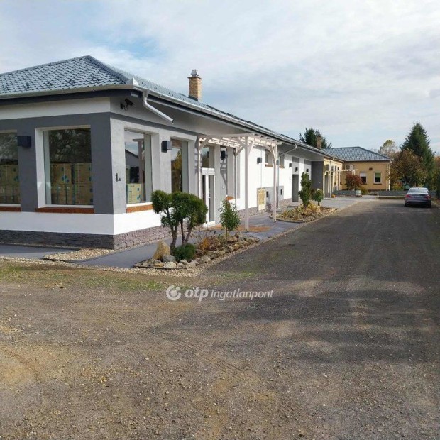 Elad� �n�ll� gar�zs, Ny�regyh�za