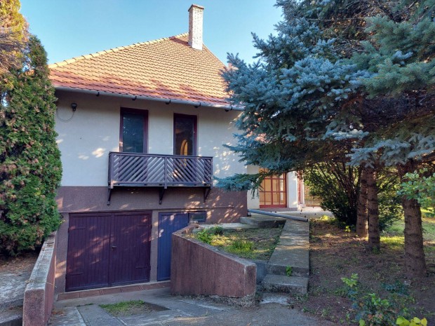 Eladó Onga Rózsa utcában egy tehermentes családi ház!