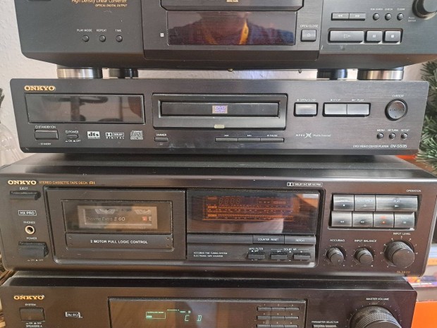 Eladó Onkyo DV-S535-ös DVD lejátszó