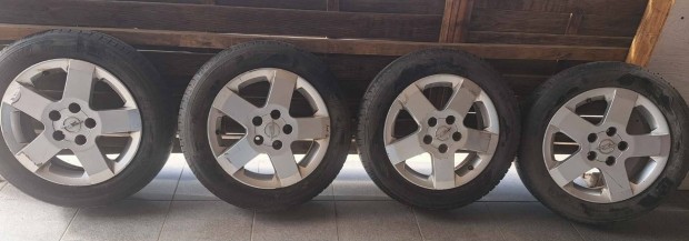 Elad� Opel 185/60 R15 Ny�ri gumi szett alufelnire szerelve.