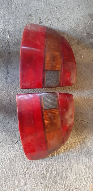 Eladó Opel Astra F sedan hátsó lámpa pár !