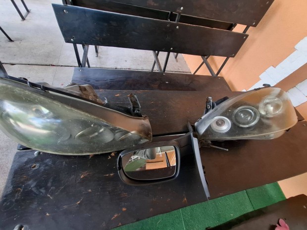 Eladó Opel Corsa C Sportlámpák és jobboldali visszapillantó tükör