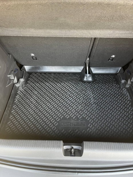 Eladó Opel Crossland csomagtértálca