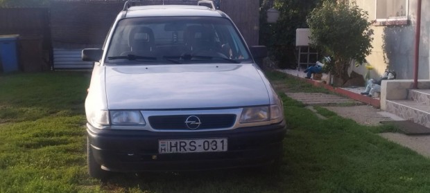 Elad Opel F Astra Caravan 1.4!