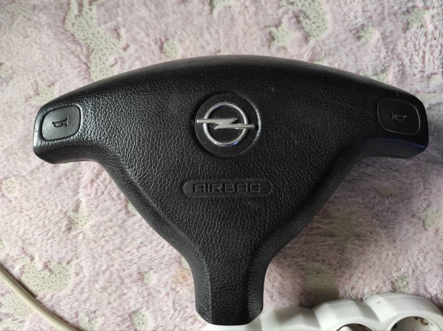 Elad� Opel G vagy Opel A Zafira l�gzs�k