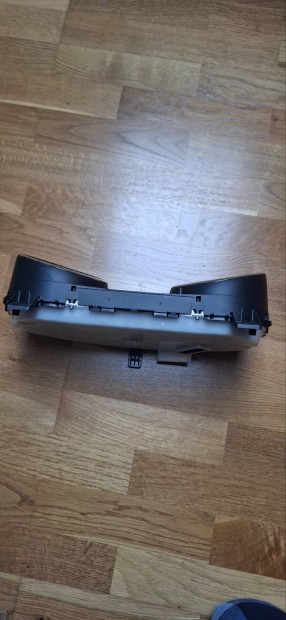 Elad� Opel J astra m�szer egys�g �s hozz� tartoz� vez�rl� egys�ggel