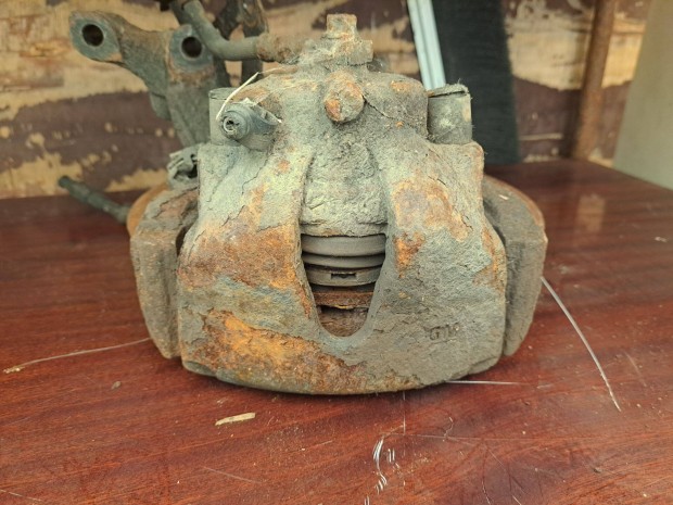 Elad� Opel Zafira A gy�ri GM jobb els� f�knyereg f�k munkahenger -rel