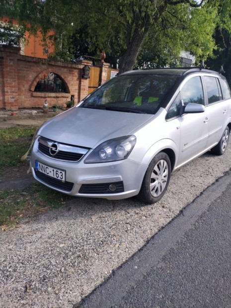 Eladó Opel Zafira B motorhibás!
