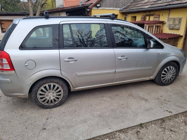Elad� Opel Zafira Megkim�lt �llapotban!