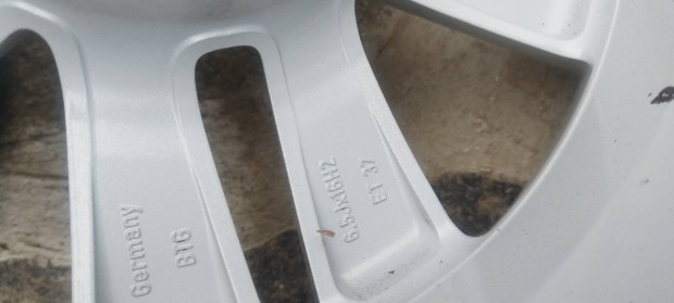 Eladó Opel alufelni garnitúra nyári gumival