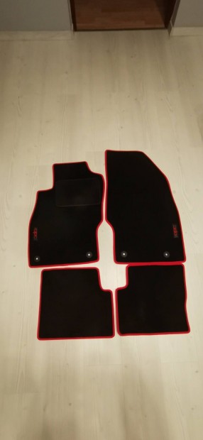 Eladó Opel corsa D (nekem opcbe volt) szőnyeg szettem.