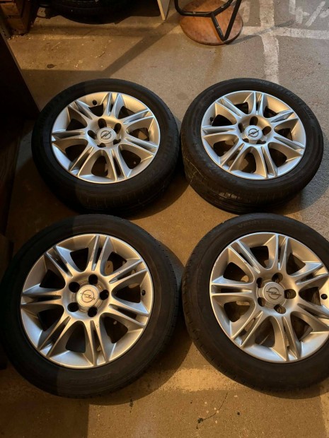 Elad� Opel felni gumival!