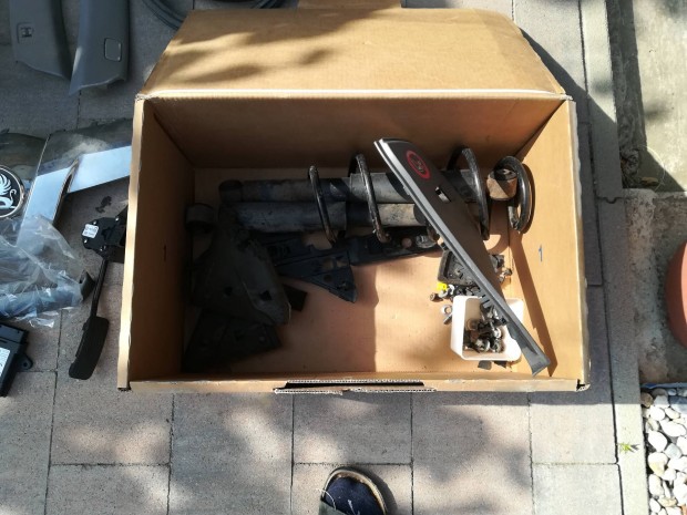 Elad� Opel vectra c 1.9cdti alkatr�szek 