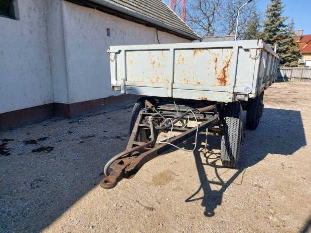 Elad� PM-4 p�tkocsi