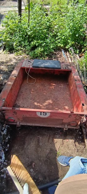 Eladó P-260 típusú mezőgazdasági utánfutó