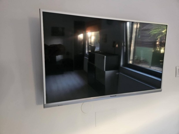 Eladó Panasonic Viera DS600 (TX-32DS600E) 32" LED Smart TV
