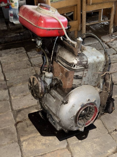 Elad� Pann�nia St250 stabilmotor