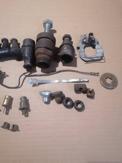 Elad Pannnia alkatrszek. 