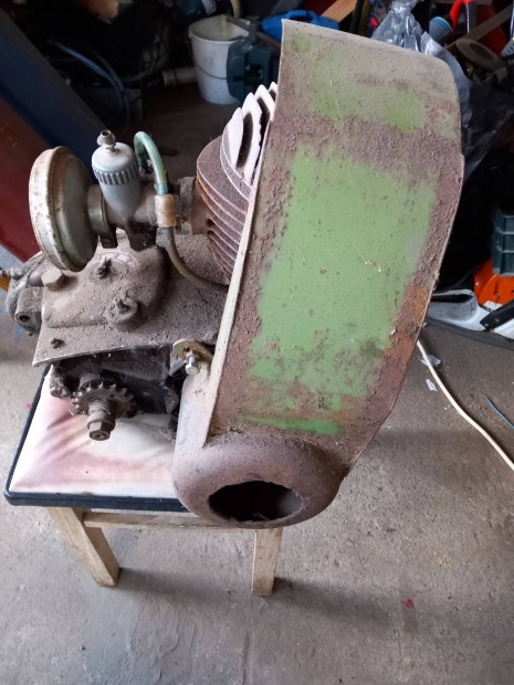 Elad Pannnia motor blokk!