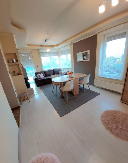 Elad� Panor�m�s Ikerh�z, Sopron, Pihen�kereszt Lak�park 