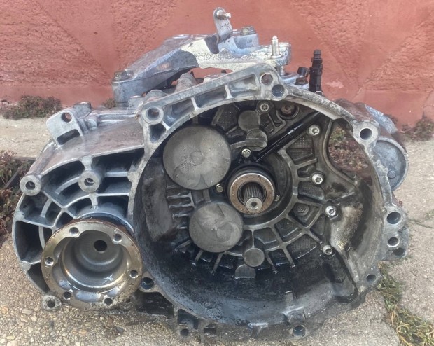 Eladó Passat B6 bkp motorkódos váltó