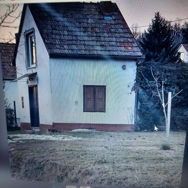 Eladó Pécs zsebe dombon hétvégi ház