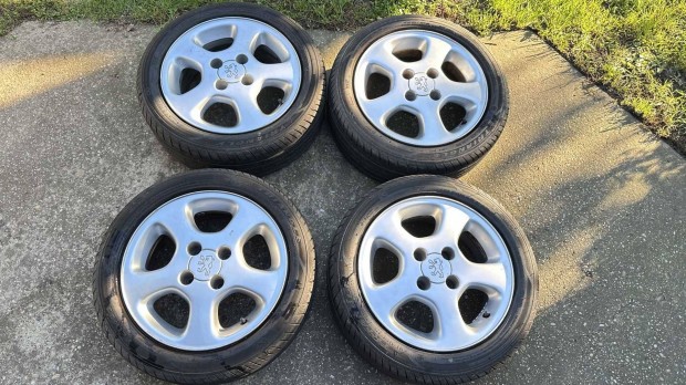 Eladó Peugeot 15" Laser alufelni szett, gyári csavarokkal