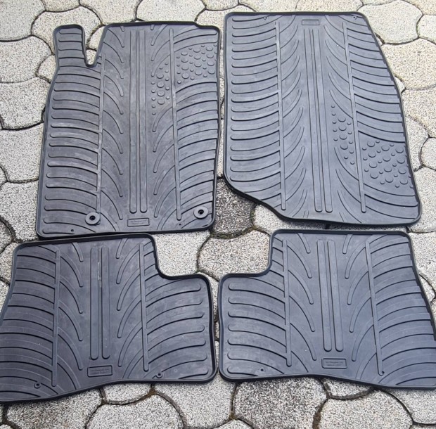 Elad Peugeot 206 CC-be gumisznyeg garnitra.