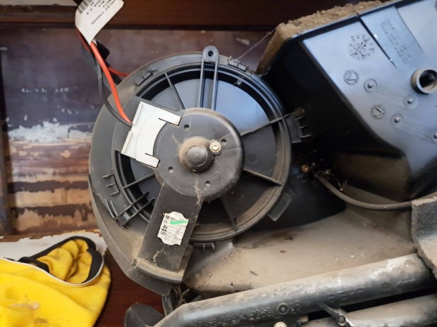 Eladó Peugeot 206 fűtőmotor fűtő ventilátor 55767