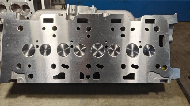 Elad� Peugeot 8v Fel�j�tott 8v Disel Hengerfej