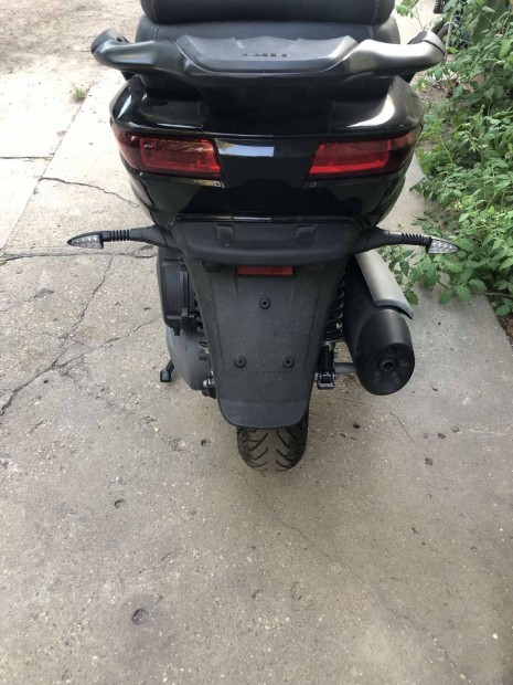 Eladó Piaggio MP3 robogó alkatrésznek