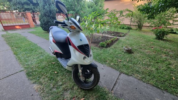 Elad Piaggio Nrg MC 2 robog!