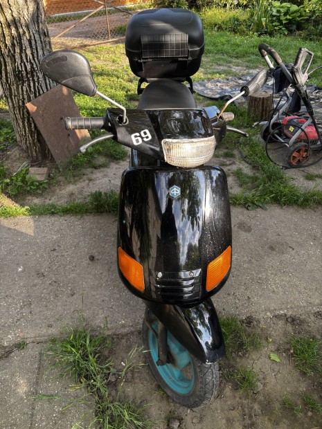 Elad Piaggio Zip&Zip robog Dunajvrosban!