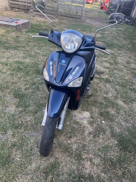 Elad Piaggio robog 