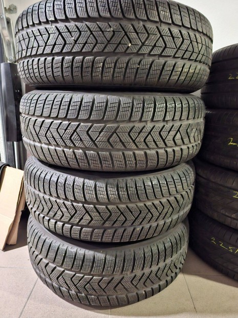 Eladó Pirelli Scorpion winter 235/65/17 téli gumi garnitúra
