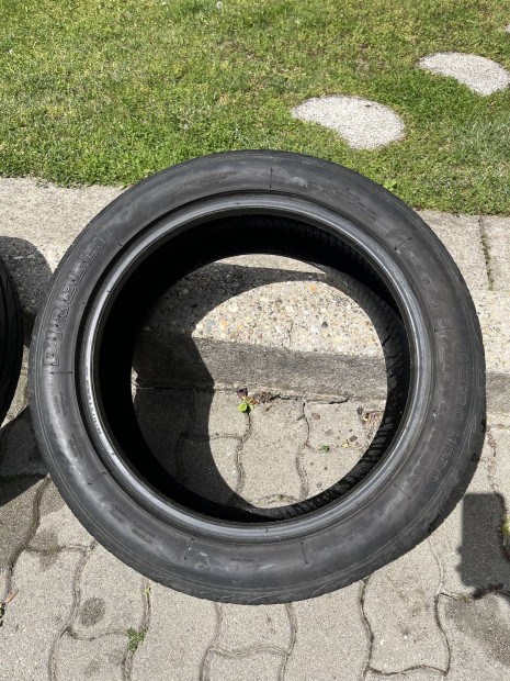 Eladó Pirelli- P Zero nero gt gumik