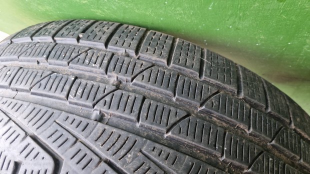 Elad Pirelli hasznlt tli gumi 225/40 R18