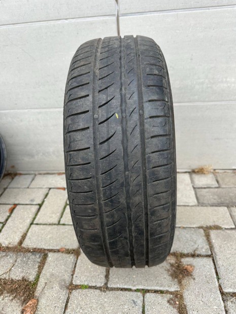 Eladó Pirelli nyári gumi