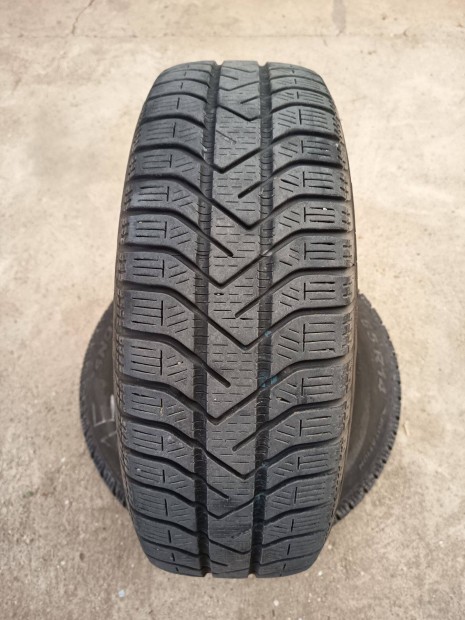 Eladó Pirelli téligumi lemezfelnin 175/65 R14