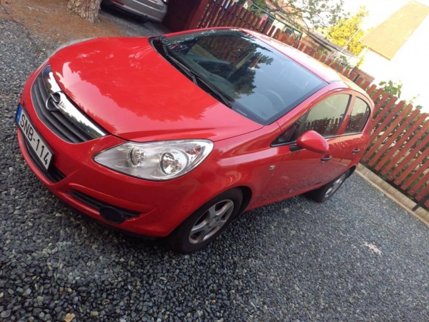 Elad Piros Opel Corsa Eco