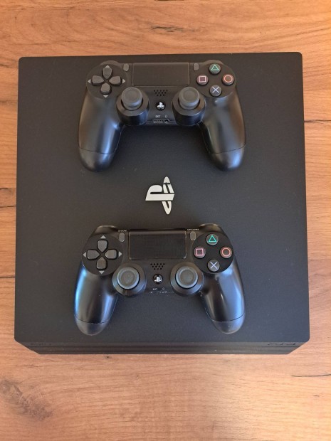 Elad Playstation 4 Pro j llapotban,tartozkokkal + jtkokkal