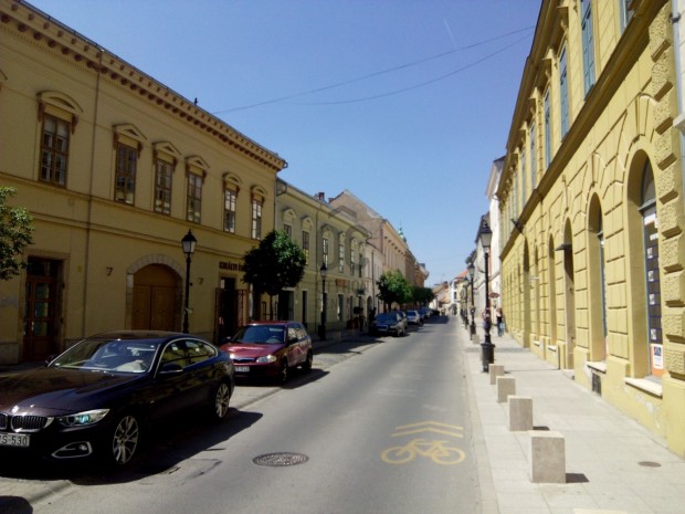 Elad� Polg�ri Lak�s  Belv�rosi St�lus & Luxus �let�rz�s!