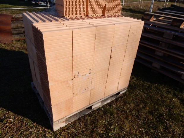 Epitkezesbol Megmaradt B30as Tegla