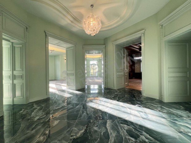 Elad� Pr�mium Iroda Dunai Panor�m�val a K�zrakt�r utc�ban