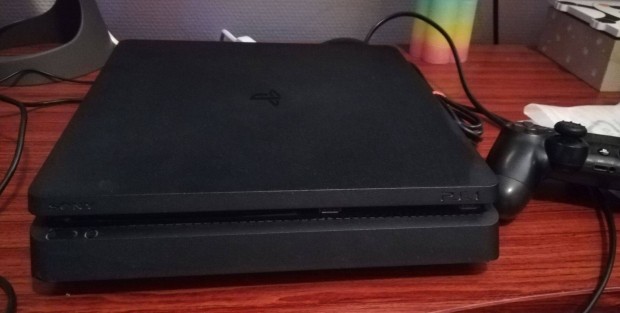 Eladó Ps4 Slim (11.50 rendszer, Kecskeméten)